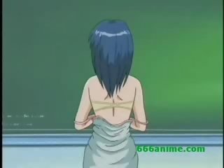 Hentai cativante vai barulhento quando a posar nua para um drawing classe