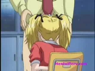 Didelis krūtys raudonplaukiai anime mažutė dulkina ir blondeee suteikia bj