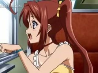 Rødhårete anime teeny blir fitte taken av kraft i tog