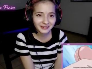 18yo youtuber παίρνει λάγνος κοιτώντας hentai κατά την διάρκεια ο ρεύμα και αυνανίζεται - emma fiore